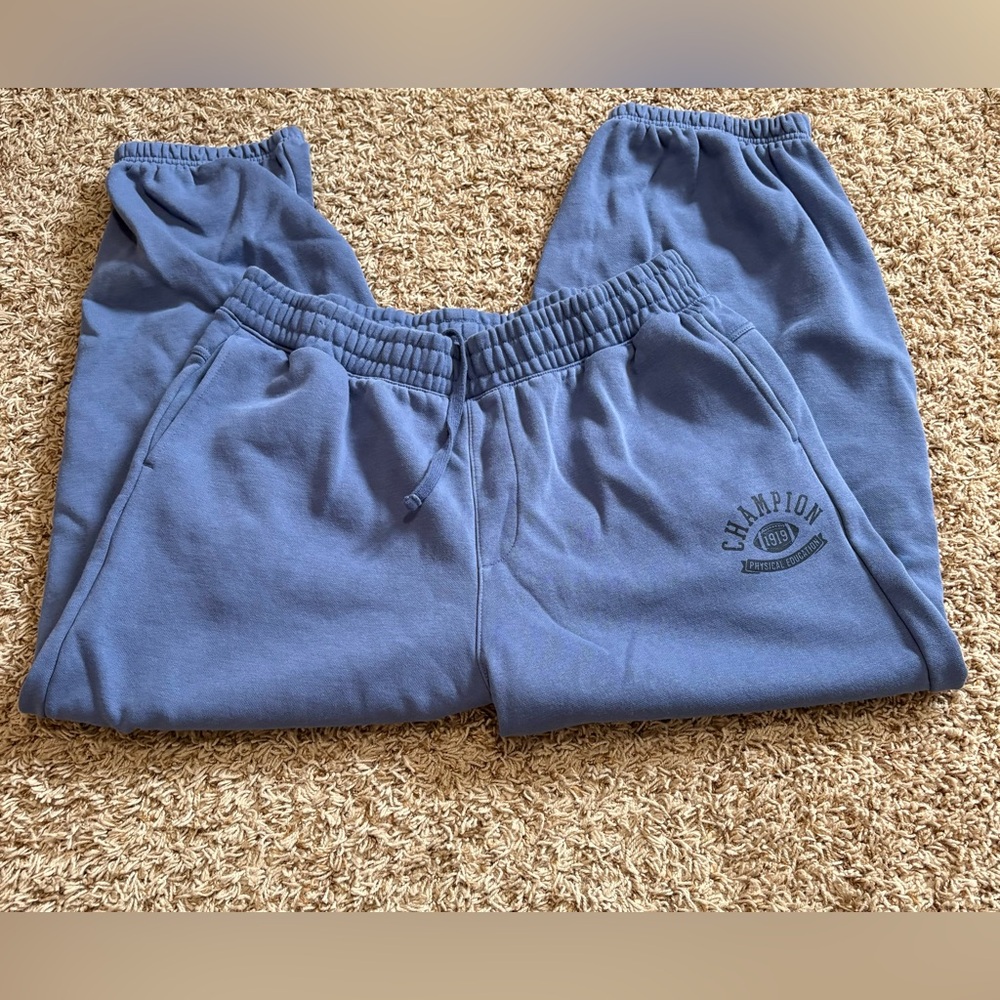 Champion Women's Cropped Fleece Joggers Limited Edition size Medium